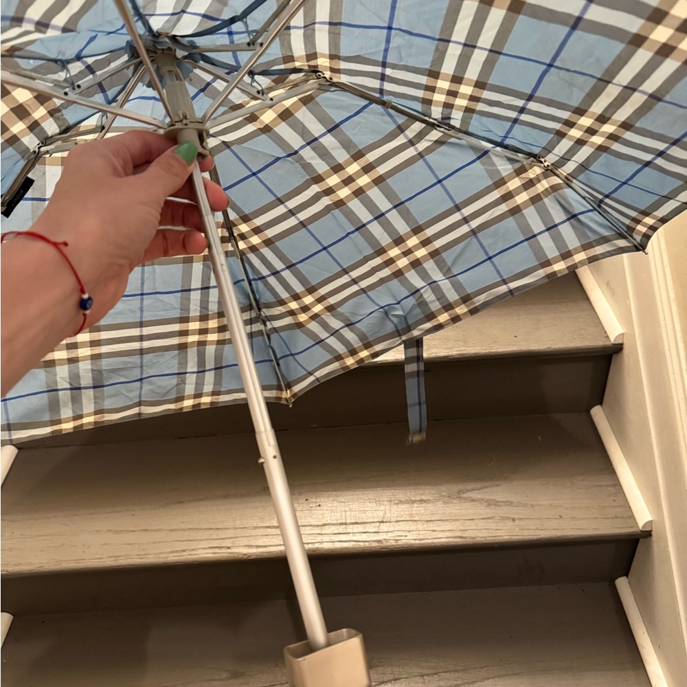 Burberry Plaid travel umbrella - Picture 3 of 4